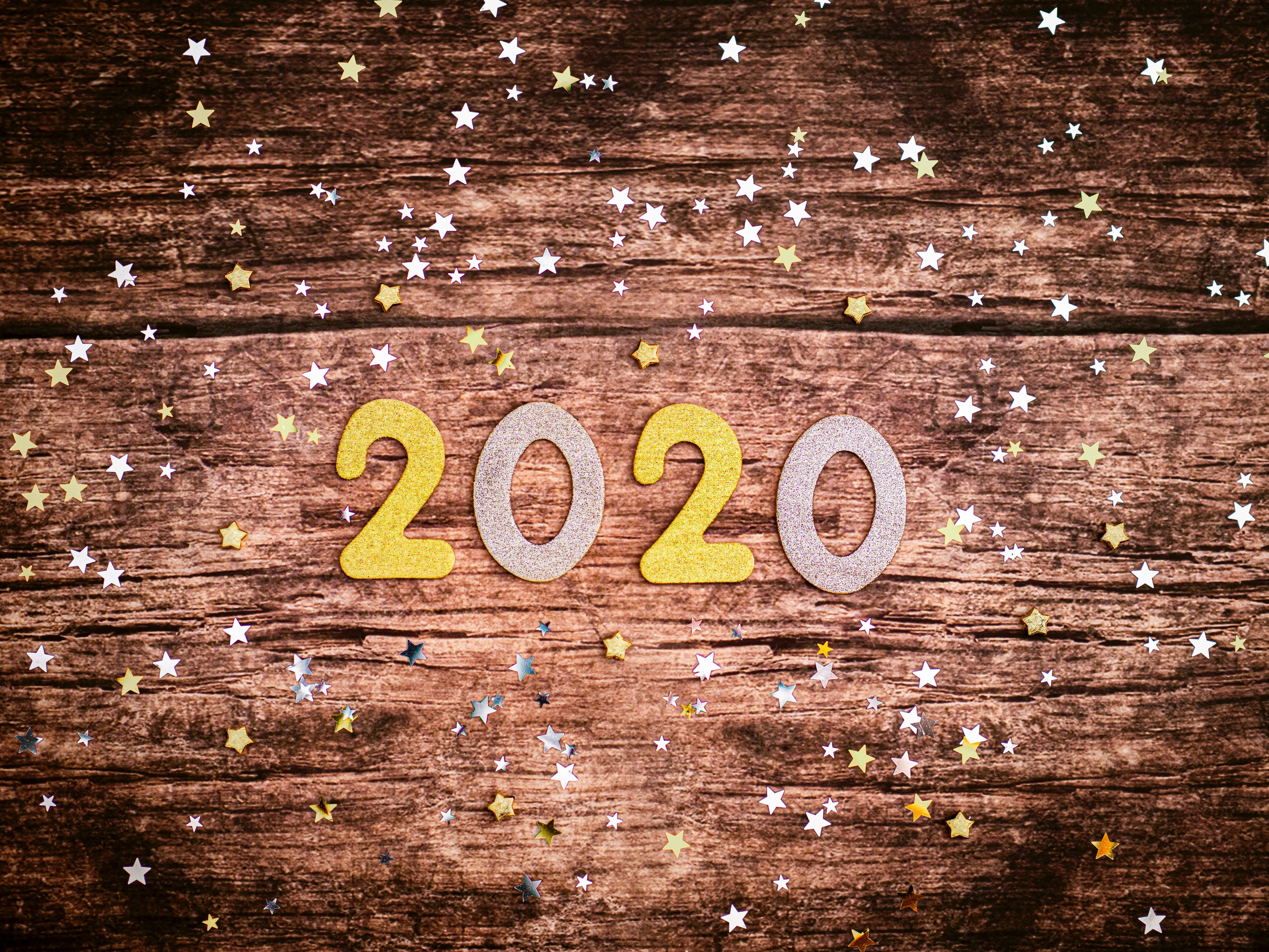 2020 Overlaid on a Wood Board